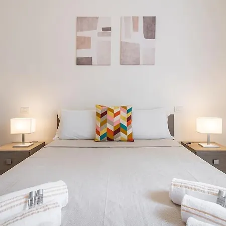 Il Giardino Apartment- Between And Center 아파트 *