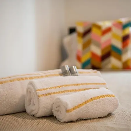 Il Giardino Apartment- Between And Center *