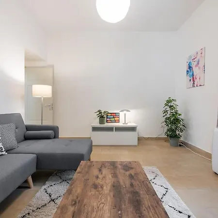 Daire Il Giardino Apartment- Between And Center