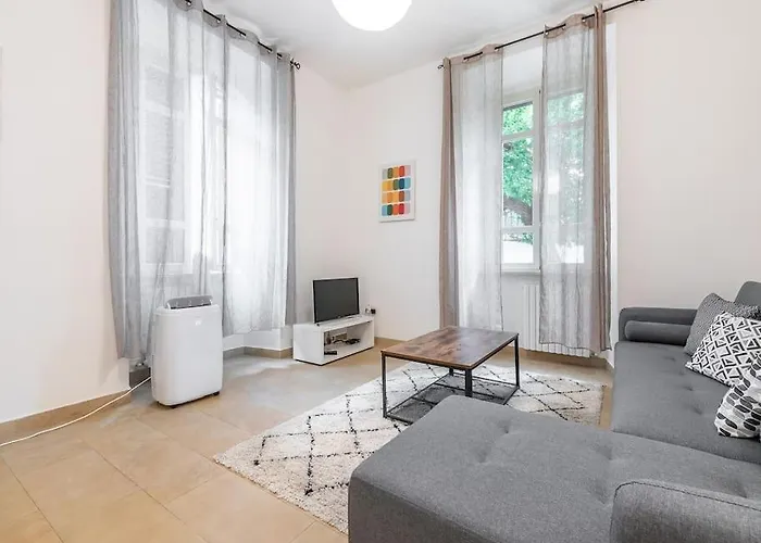 Il Giardino Apartment- Between And Center *