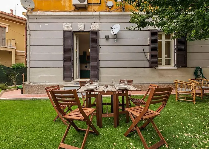 Il Giardino Apartment- Between And Center *