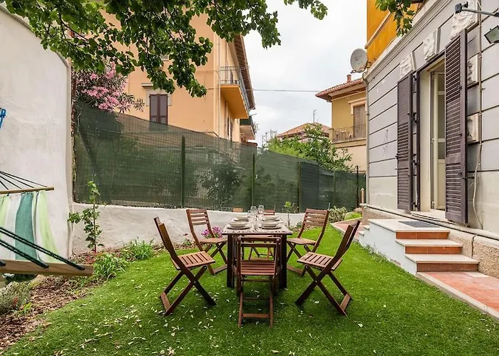 Il Giardino Apartment- Between And Center Apartamento
